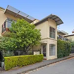 Perfect 2-Bed Inner-City Home With Pool & Bbq Area